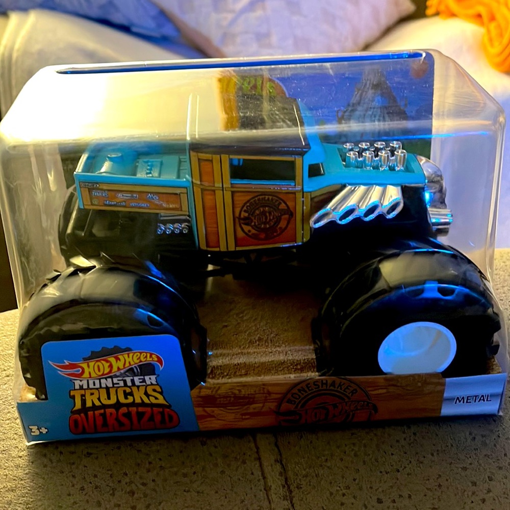 Hot Wheels Monster Trucks Oversized Boneshaker Metal 1:24